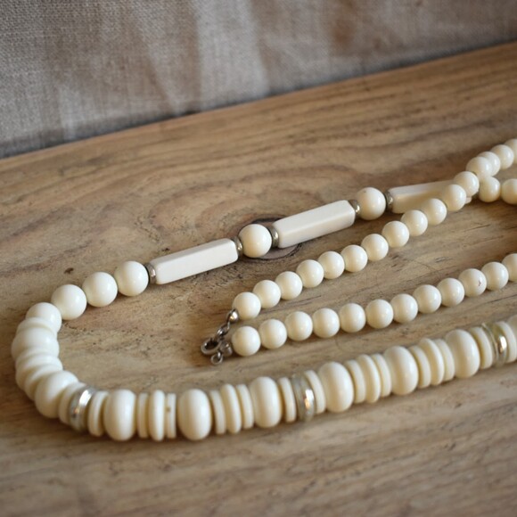 Pre-Loved Vintage White and Silvertone Beaded Necklace - Picture 1 of 4